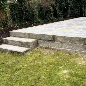 Fliseterrasse med granittrappe udført i Hellerup