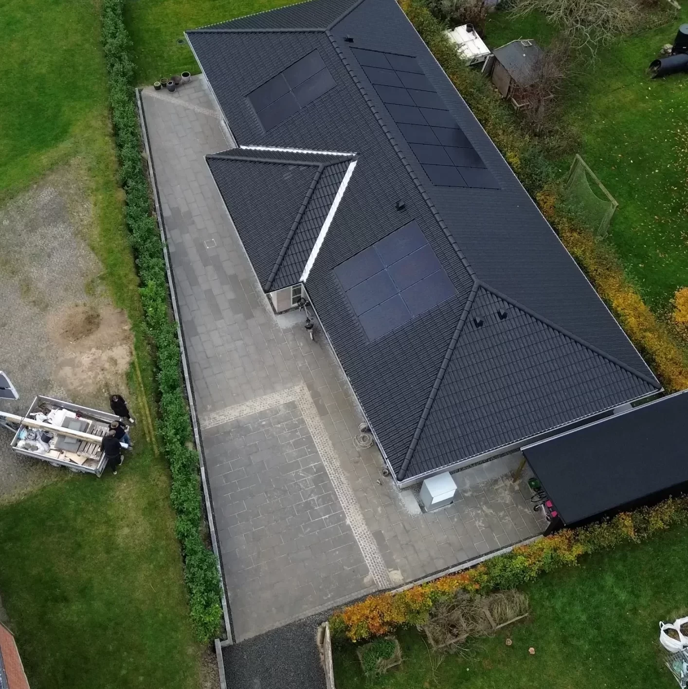 Anlæg af have til nybyggeri – komplet udvendig løsning Anlæg af have til nybyggeri med terrasse, belægning og græs som samlet løsning